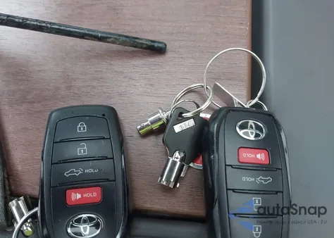 2022 Toyota Tundra 1794 Edition z USA, uszkodzony, nr VIN 5TFMA5DB1NX030601